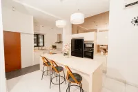 Bayu Ferringhi Seaview PrivatePool Fun Villa/15Pax โรงแรมใน