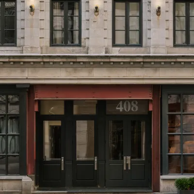 Nester Finn Square Victoria Quebecor周辺のホテル