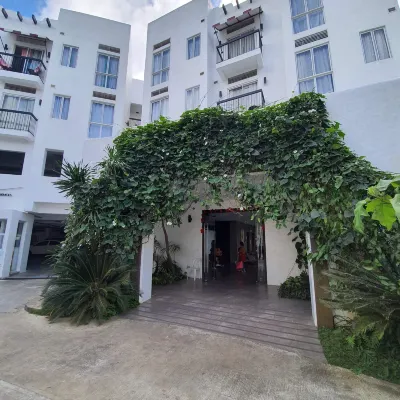La Bella Tagaytay | Garden View | WiFiAndnetflix | Near Twin Lakes Các khách sạn gần Bảo tàng xếp hình Puzzle Mansion - Nhà nghỉ B&B