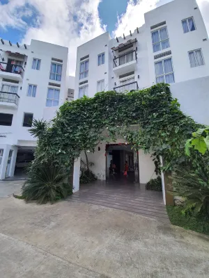 La Bella Tagaytay | Garden View | WiFiAndnetflix | Near Twin Lakes - 2-Star