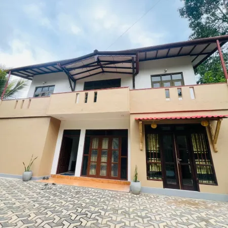Montes Ella