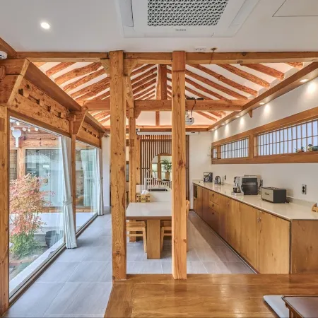 A Hanok with a beautiful garden