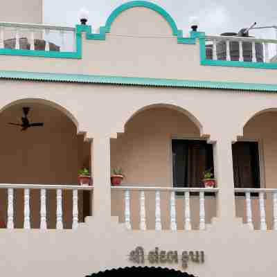 Evergreen Bungalows Hotel Exterior