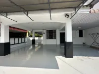 Spacious Classic 4BR Family Haven I Simpang Ampat by Jovial -  case vacanza in affitto