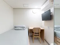 Yellow Cloud Box B Hotels near محطة مابو