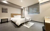 ADAM Hotel - 2 ดาว