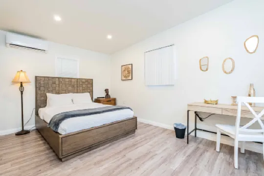 Chic Historic Route 66 Home - Ideal for Relaxation