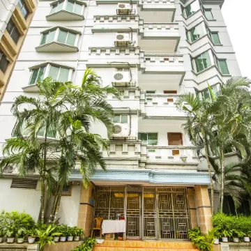 Laurel Lakefront Hotel