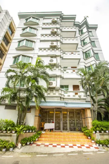 Laurel Lakefront Hotel