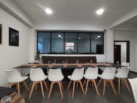 THE HIMBS HOTEL Отели в г. Димапер