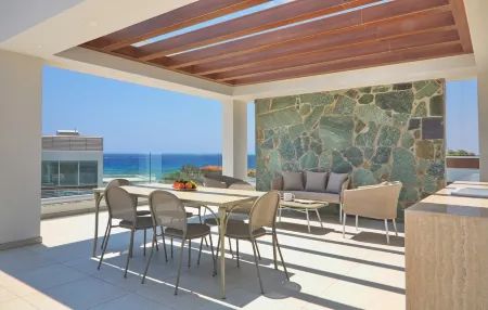 Sea Pearl Seaview Villas - Oriana Отели рядом с достопримечательностью «Морские пещеры-гроты Айя-Напы»