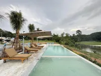 The Oiia Lakeview | A’ Famosa with Infinity Pool Hôtels à : Pegoh