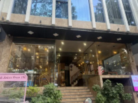 เอสไนท์ โรงแรม & ดอร์ม-ดานัง ดรากอน บริดจ์