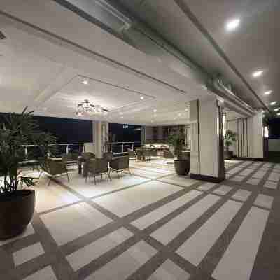 Cozy 2-Bedroom Apartment with Pool Access in Manila Hotel Exterior