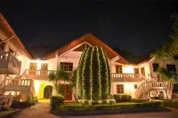 Golden Cupids Hotel Hotels near Mae Jo University
