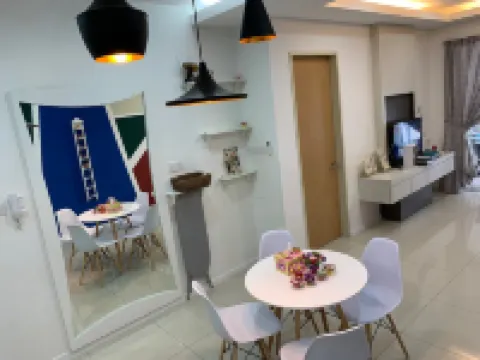 Four season Condo/3 Rooms/4 min to Airport