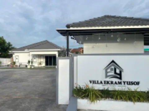 6 BR Villa w Private Swimming Pool Near Klang City