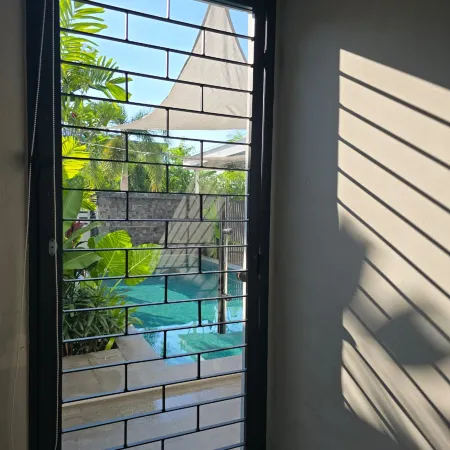 Cozy Home/Pool Cinema/Karaoke Jonker 1.2 km 20+8pax