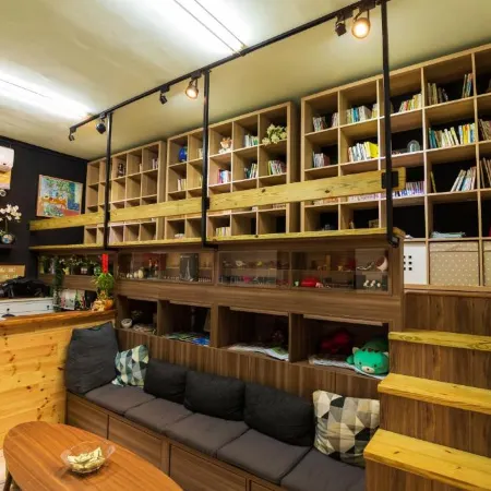 Hostel Alley Inn