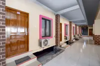 OYO 1706 Hotel H&w Solo - parkir