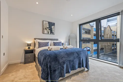 Luxury 2 Bedroom Apartment Near Slough Station | Balcony | - Condos