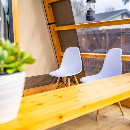 Urban Glamping Oasis: Comfort & Adventure Combined
