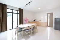 Muji Style 5BR Ferringhi Beach House 15Pax 1