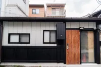 new opened! 4 minutes from Shijo Omiya station, best value bungalow, shower toilet separate Hotel a 