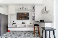 Soderberg by J&J |Studio near airport w/pool & gym - 홈스테이
