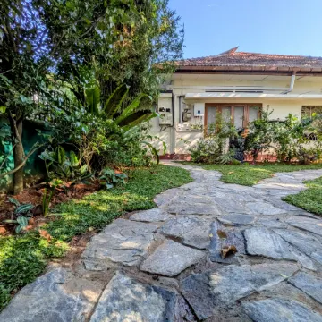 Nomads Hideaway Near Matara Railway Station Отели рядом с достопримечательностью «Пляж Гандара»