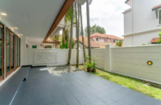 325 Ritchie by COBNB@ U Thant. Hotels in Desa Pahlawan