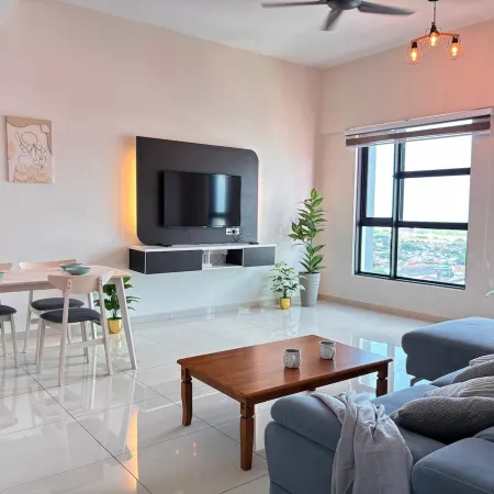 Cozy Stay with Distant Seaview | Near Jonker Walk