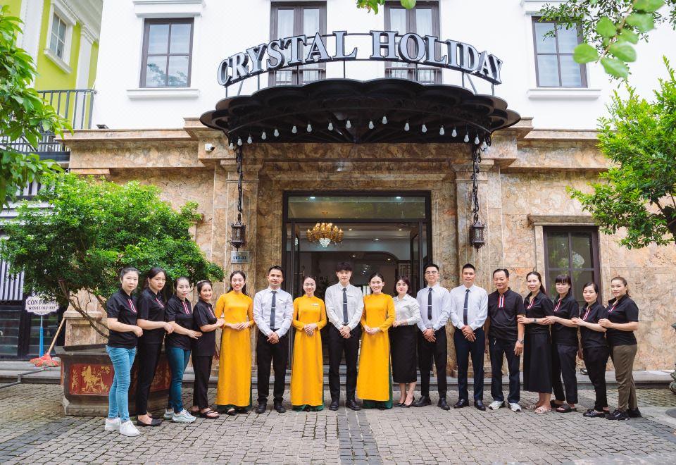 4. 크리스탈 홀리데..