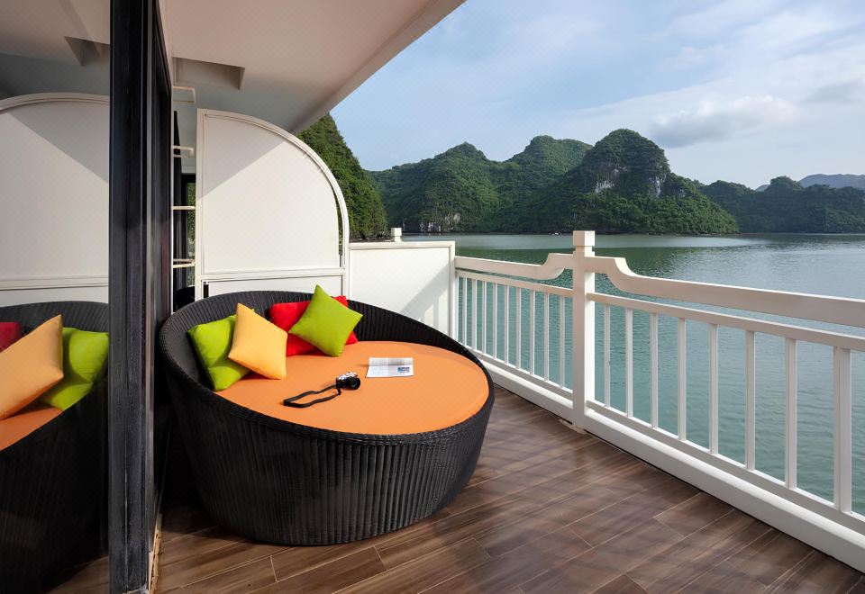 파라다이스 럭셔리 크루즈의 전통적인 선박 디자인