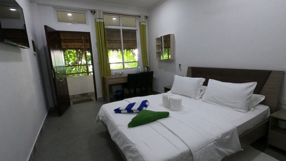 Dhangethi Inn