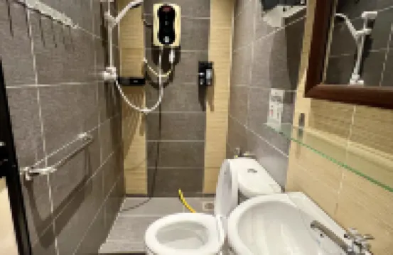 8 mins driving to T.C Beach @ Holiday Guest House