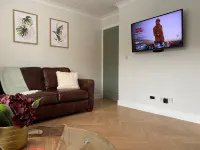 Modern 1st floor apartment Hotels in Charing