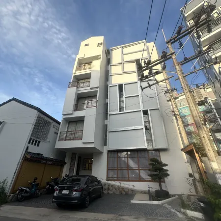 Tatami Hotel Phuket Отели рядом с достопримечательностью «Ват Кетхо Пхукет»