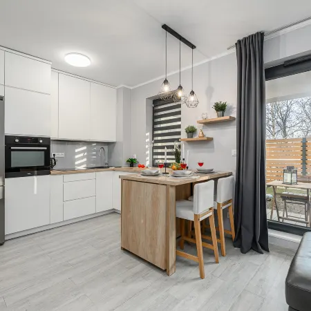 Lumina 3-room apartment near the train station