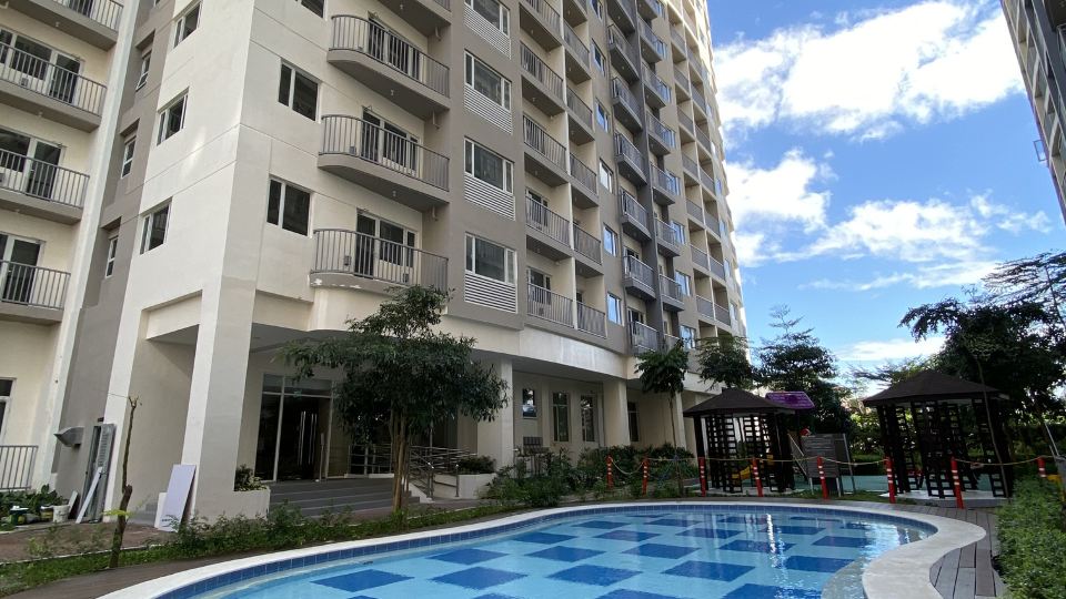 A Cozy 2 Bedroom Unit with a Parking at South Residences SM Southmall