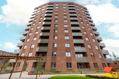Modern 2-Bed Apartment Near Heathrow w/Parking