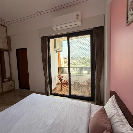 Rani Mahal - 2BHK Heritage Style Suite