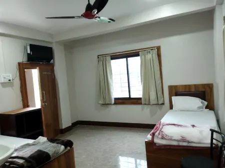 HOTEL SR KILERAMA ASHTA