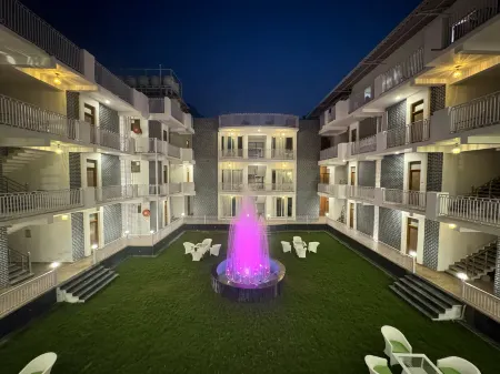 Heaven In Himalayas Отели рядом с достопримечательностью «Eden Rock River Resort»