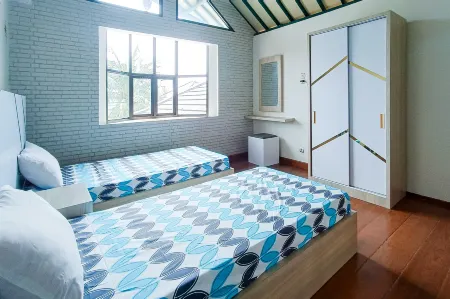 Vj Sweethome Syariah Near GOR Turida Отели рядом с достопримечательностью «3S Carwash»