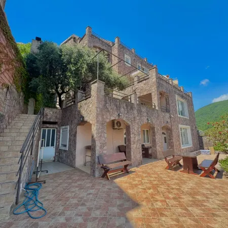 Contessa Apartments