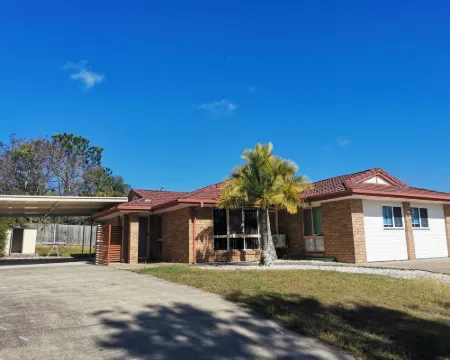 Coopers Plains Home Stay (15m train to CBD) Hotels in Brisbane