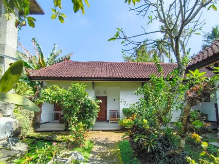 The Semeton Homestay Senggigi RedPartner Отели рядом с достопримечательностью «Samara Lombok»