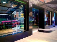 Marti Hotel Hotels near Botanic Garden
