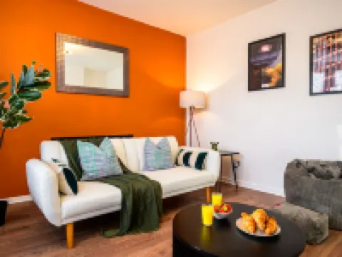 Modern 4-Bed • Free Parking • Work & Leisure Stays Hotels in Stretford